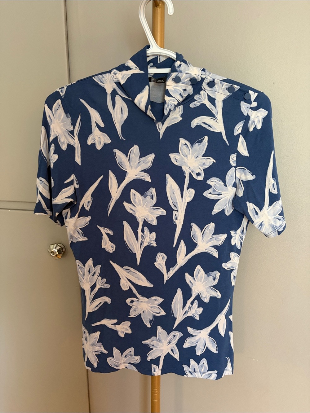 RW&CO. Blue Floral High Neck Short-Sleeve Shirt